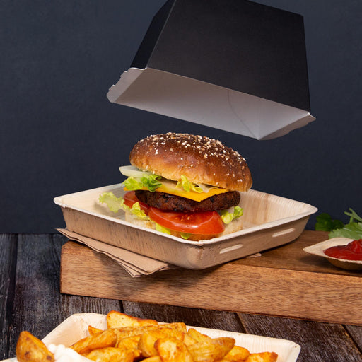 Take-Away-Burgerbox aus Palmbatt mit geöffnetem Papierdeckel und serviertem Burger
