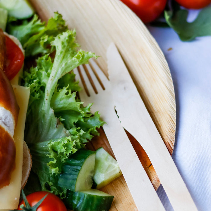 Ménagère en bois. 4 pièces avec fourchette, couteau, cuillère et serviette - 250 pièces (carton)